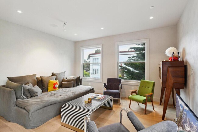 Building Photo - 754 Lake St