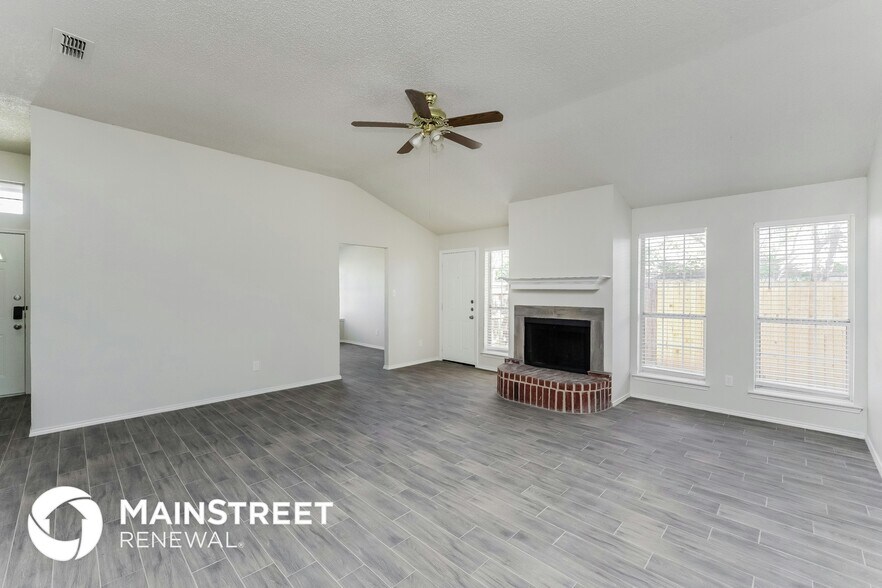 Building Photo - 10917 Ives St