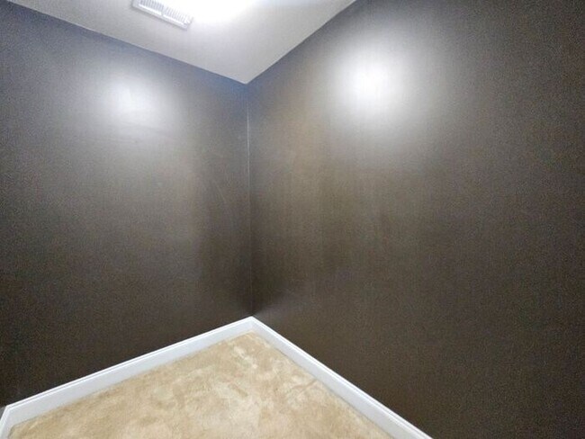 Building Photo - Beautiful Wellesley Home with a Corner Lot