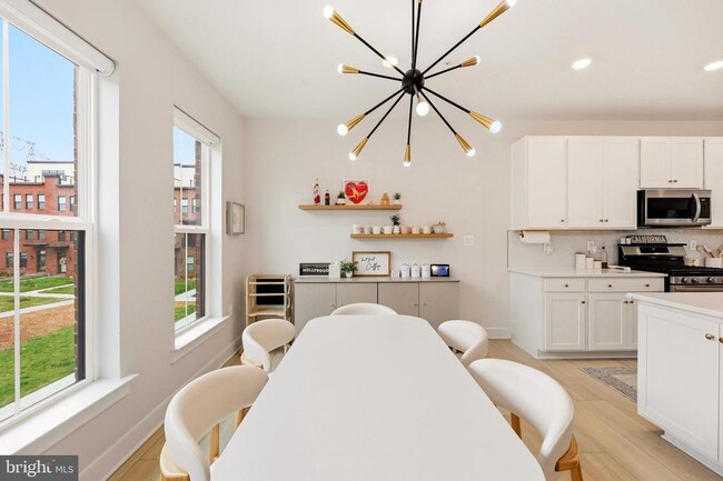 Building Photo - 22810 Tawny Pne Sq