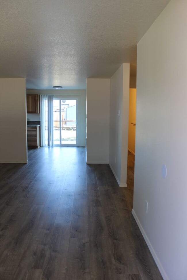 Building Photo - Hillsboro three bedroom ranch