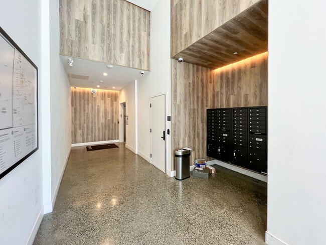 Building Photo - 719 Larkin St