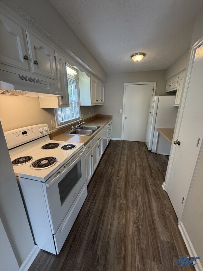 Building Photo - 1206 Hamilton Dr