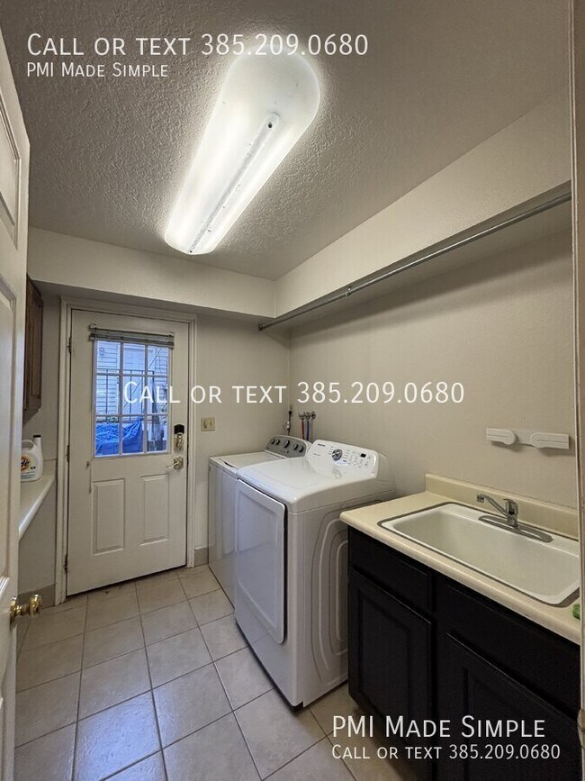 Building Photo - Fantastic 3-Bedroom Townhome in Provo