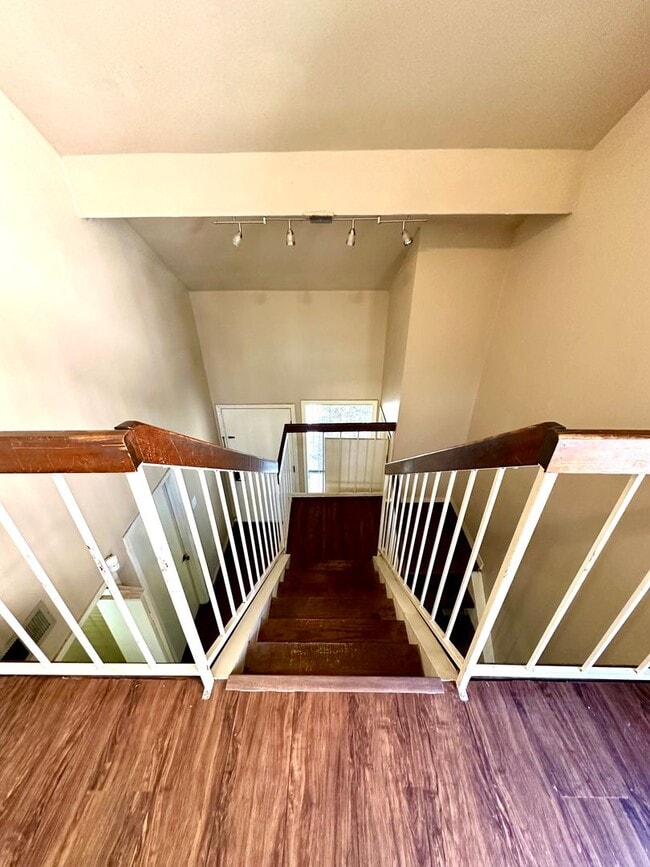 Building Photo - 2BR 2BA Townhome w/ Loft LSU AREA