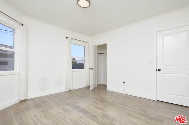 Building Photo - 2904 W 81st St