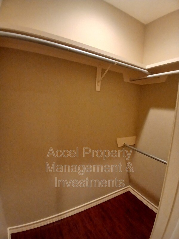 Building Photo - 2423 W Hampton Ave