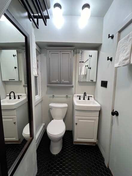 Towels, bath mat - 334 Hurley St