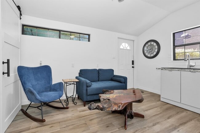 Building Photo - 1102 Mosher Ln