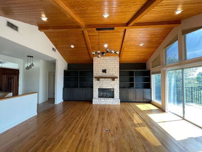 Building Photo - GORGEOUS VIEWS OF LAKE TRAVIS AT HUDSON BEND