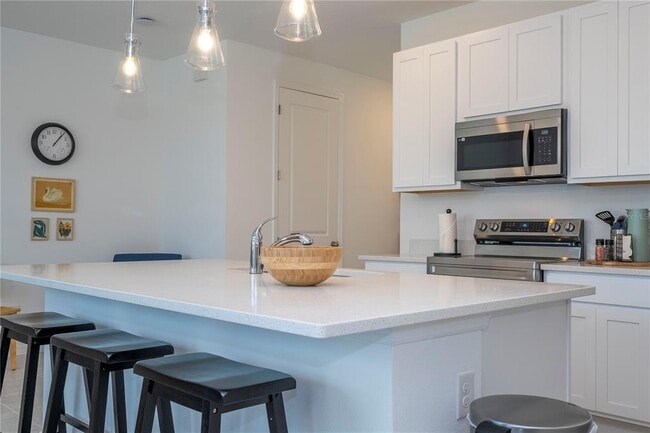 Building Photo - 686 Longboat Dr