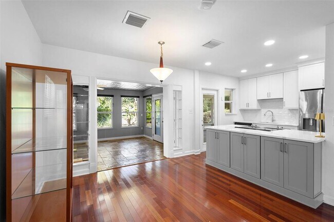 Building Photo - 3623 Chelsea St