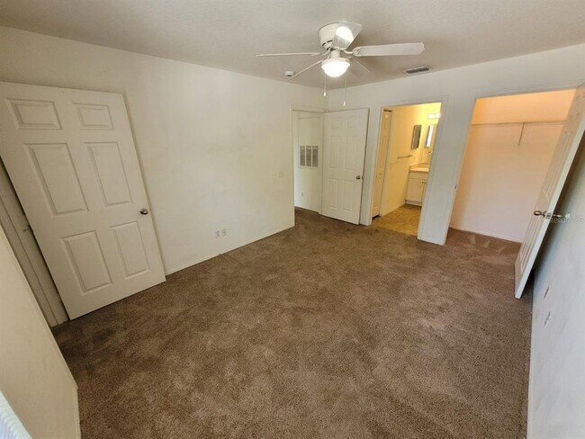 Building Photo - 5914 Willow Ridge Dr