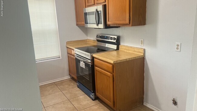Building Photo - 501 Lantana Dr