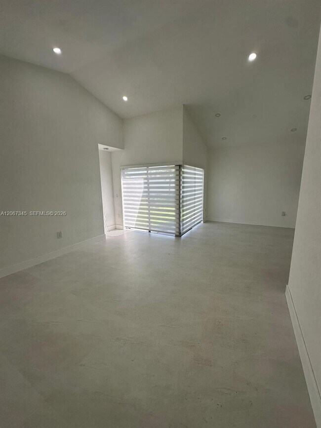 Building Photo - 20926 SW 124th Ave Rd