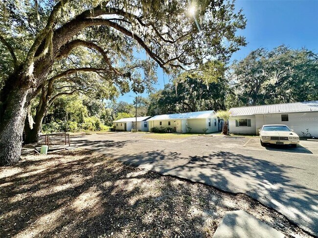 Building Photo - 647 NE Waldo Rd