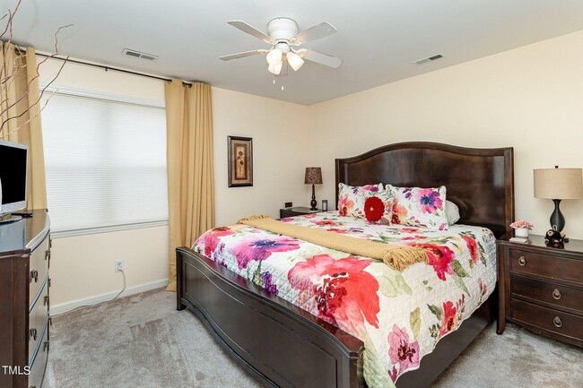 Building Photo - Beautifully Updated Townhome Near Historic Downtown Apex