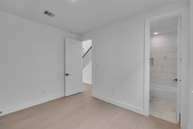 Building Photo - 4320 Avron Dr