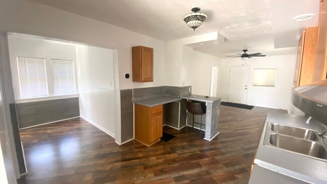 Building Photo - 3 Bedroom, 2 Bath Home in Peoria Heights! ...