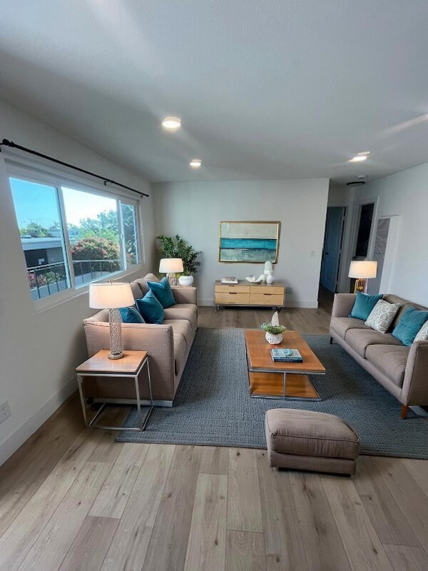 Building Photo - 17372 Dairyview Cir