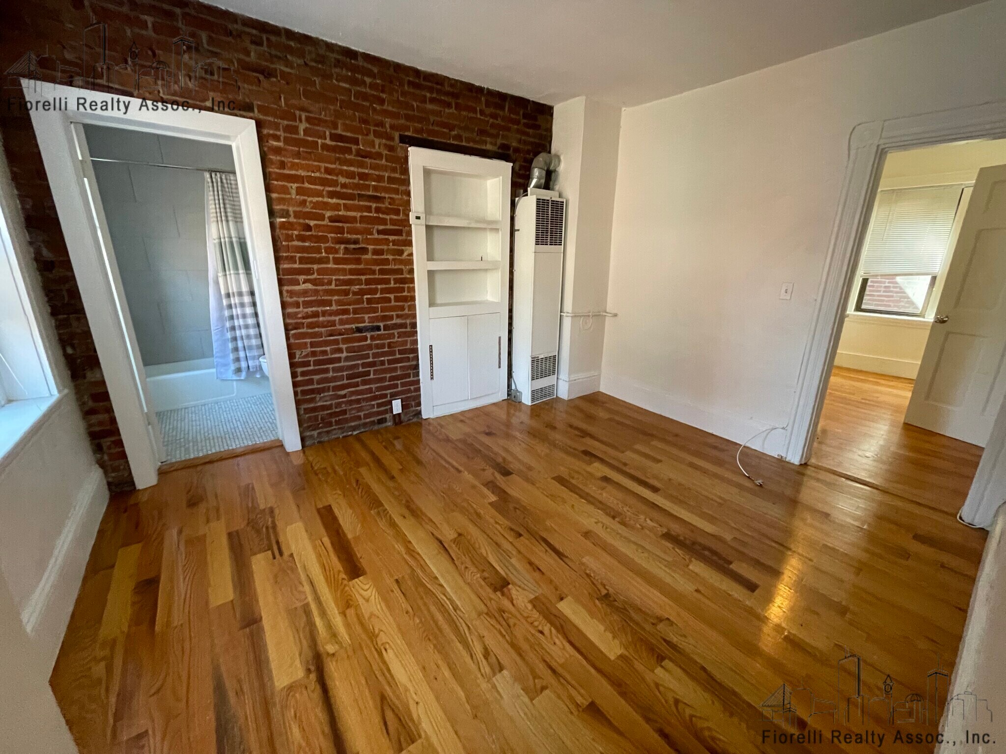 Building Photo - 10 Wiget St