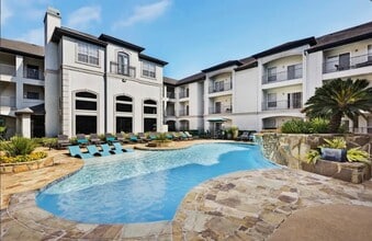 Building Photo - 2303 Louisiana St