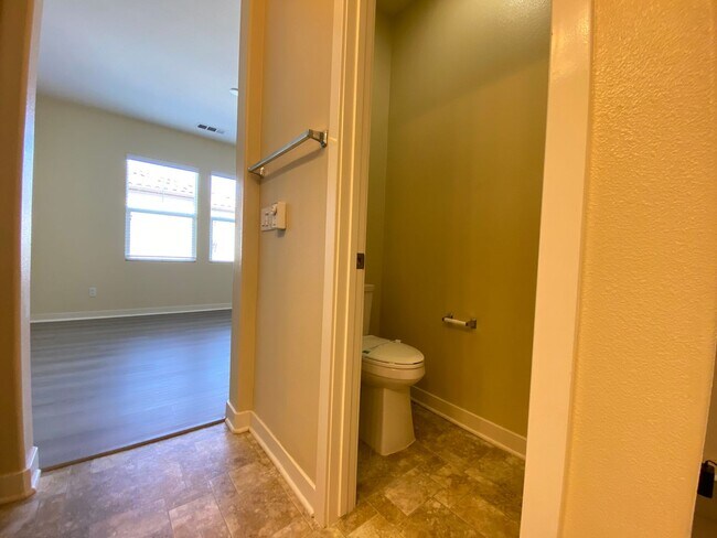 Building Photo - 3bedroom 3 bath home in the Solaire Commun...