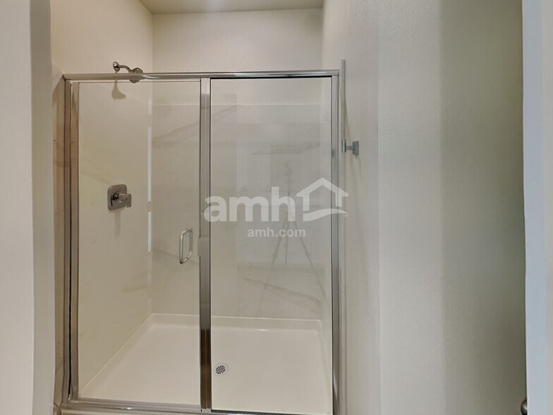 Building Photo - 501 Silverbell Fls Pl