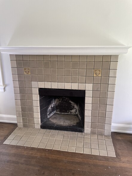 Rockwood tile fireplace - 3514 Mooney Ave