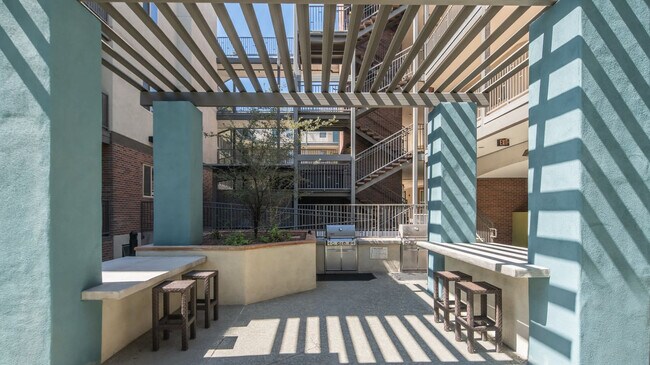 Building Photo - 1275 E University Dr