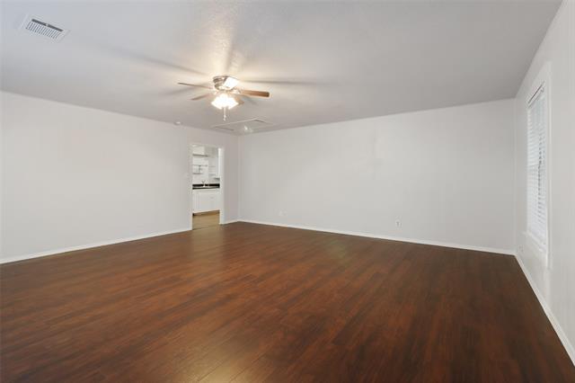 Building Photo - 1415 Oakwood Dr