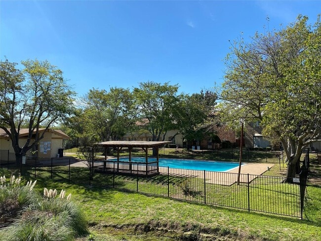 Building Photo - Stylish 2-Bedroom Townhome with Terrace & Resort-Style Amenities in Grand Prairie