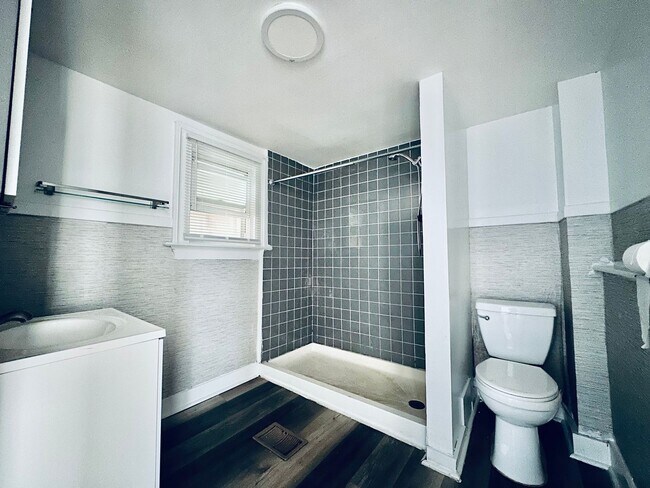 Building Photo - 175 Bradley St