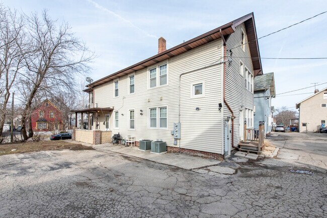 Building Photo - 515 2nd St