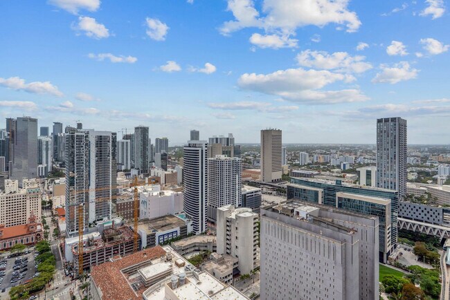 Building Photo - 121 NE 5th St