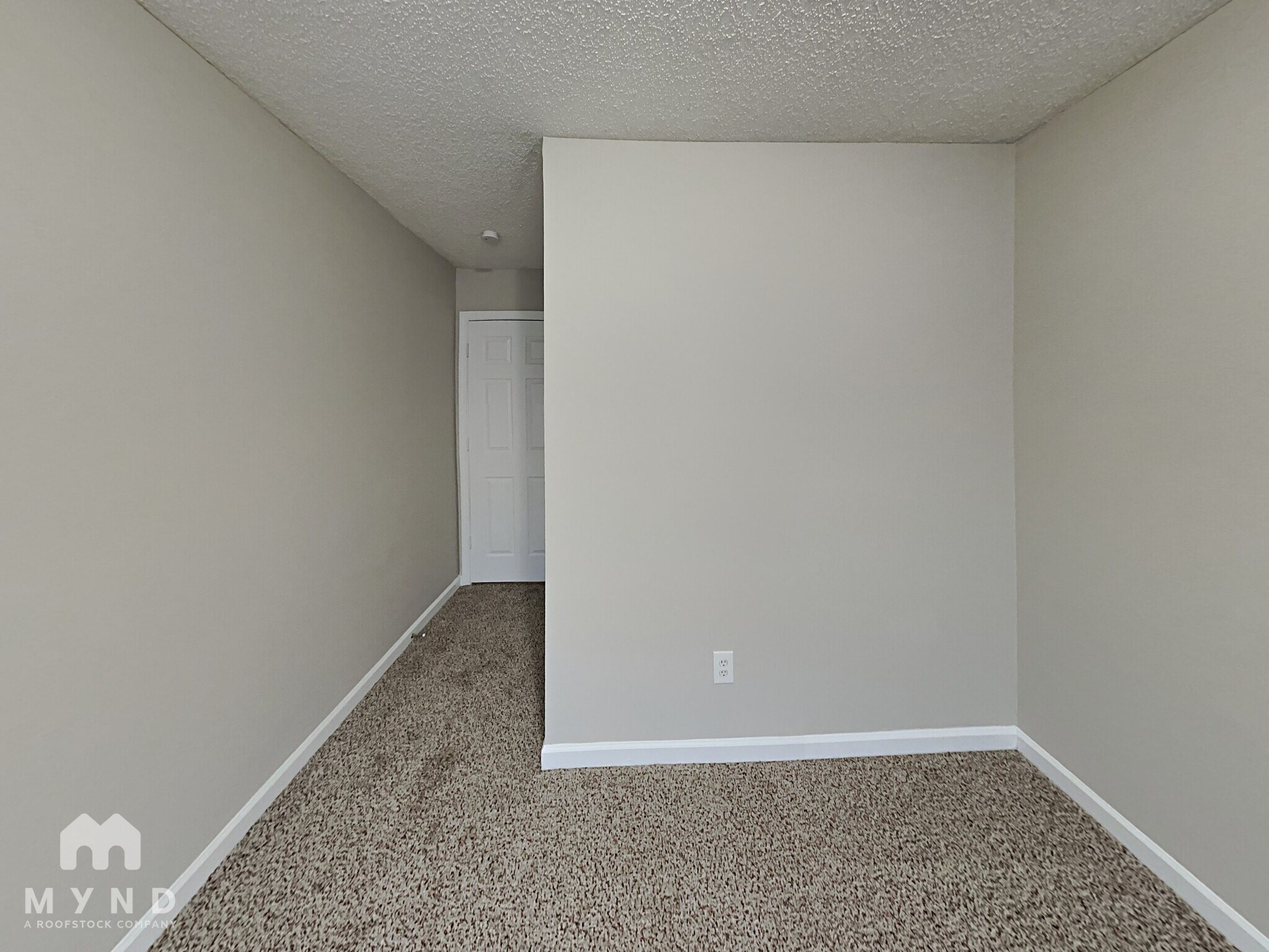 Building Photo - 6332 Hickory Ln Cir