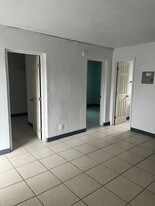 Building Photo - 1707 NW 7th Ct