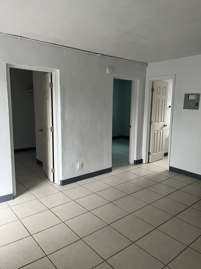 Building Photo - 1707 NW 7th Ct