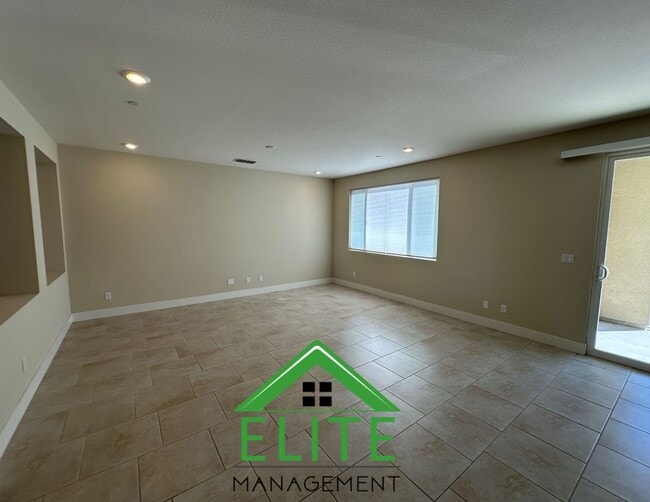 Building Photo - Charming and Spacious Home in Desirable El...
