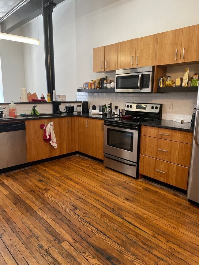 Interior Photo - 1322 W Broad St