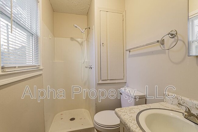 Building Photo - 5 Rawood Dr