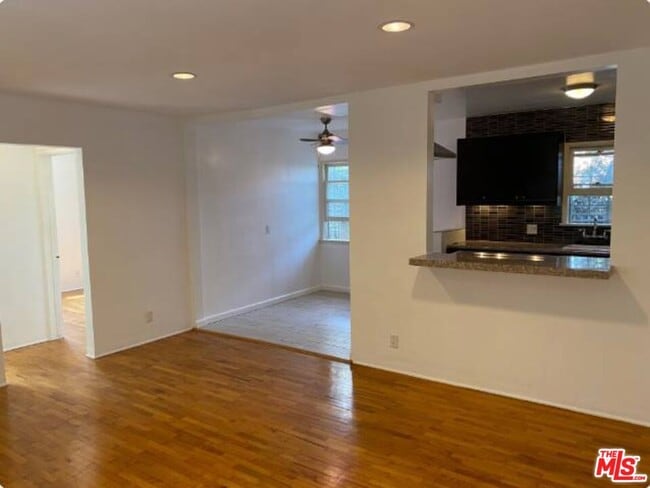 Building Photo - 3315 Caroline Ave