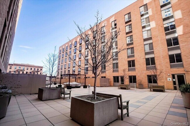 Building Photo - 300 W 135th St