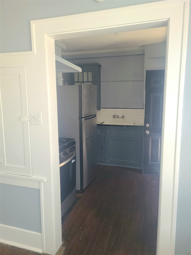 Building Photo - 4414 Woodside St