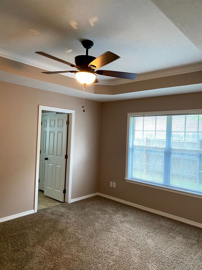 Building Photo - FABULOUS THREE BEDROOM HOME WITH LARGE DECK, FIREPLACE AND FLEX ROOM