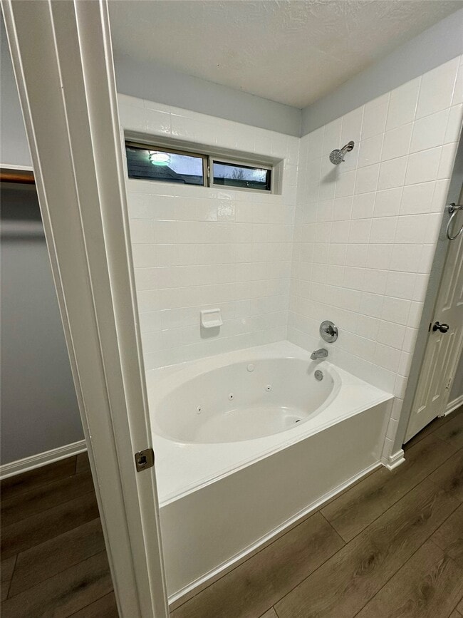 Building Photo - 8810 Barron Wood Cir E