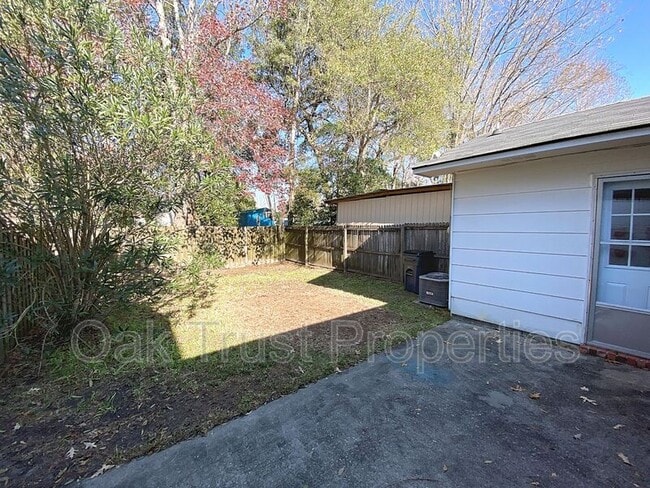 Building Photo - 4428 N Shirley Dr