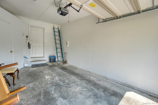 Building Photo - 208 Cinnamon Cir