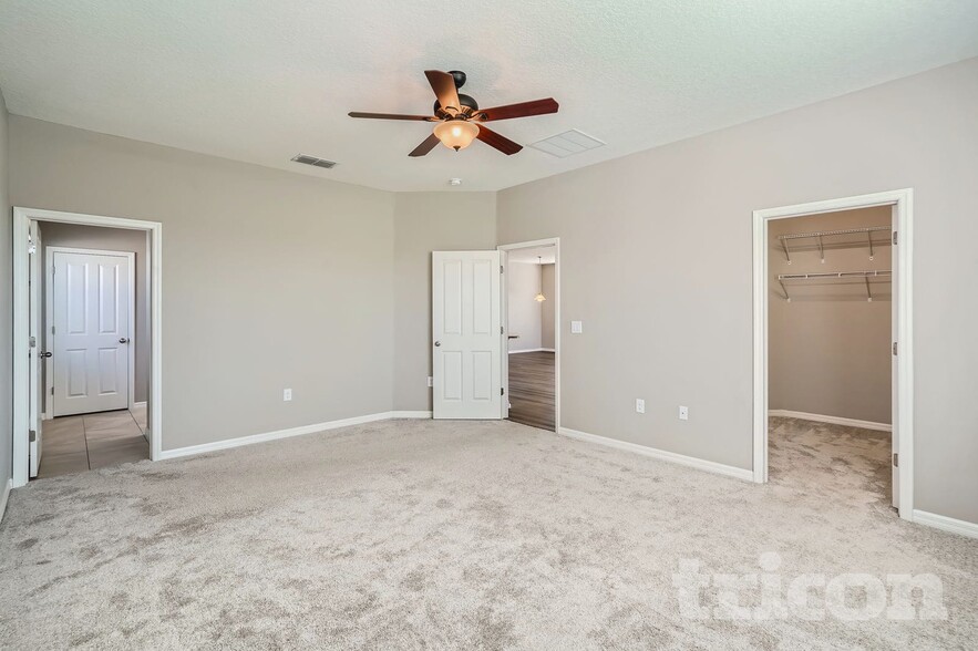 Building Photo - 10514 Medford Lakes Dr