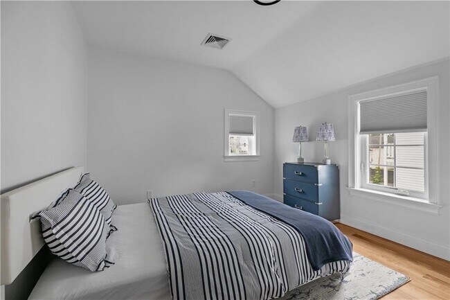 Building Photo - 34 E Bowery St